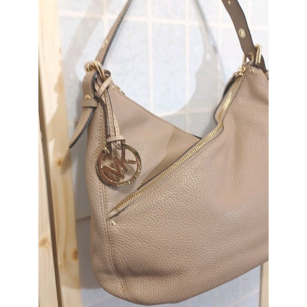 Michael Kors Lea Tan Pebble Leather Boho Shoulder Bag 2 Zipper Compartments - Picture 2 of 12